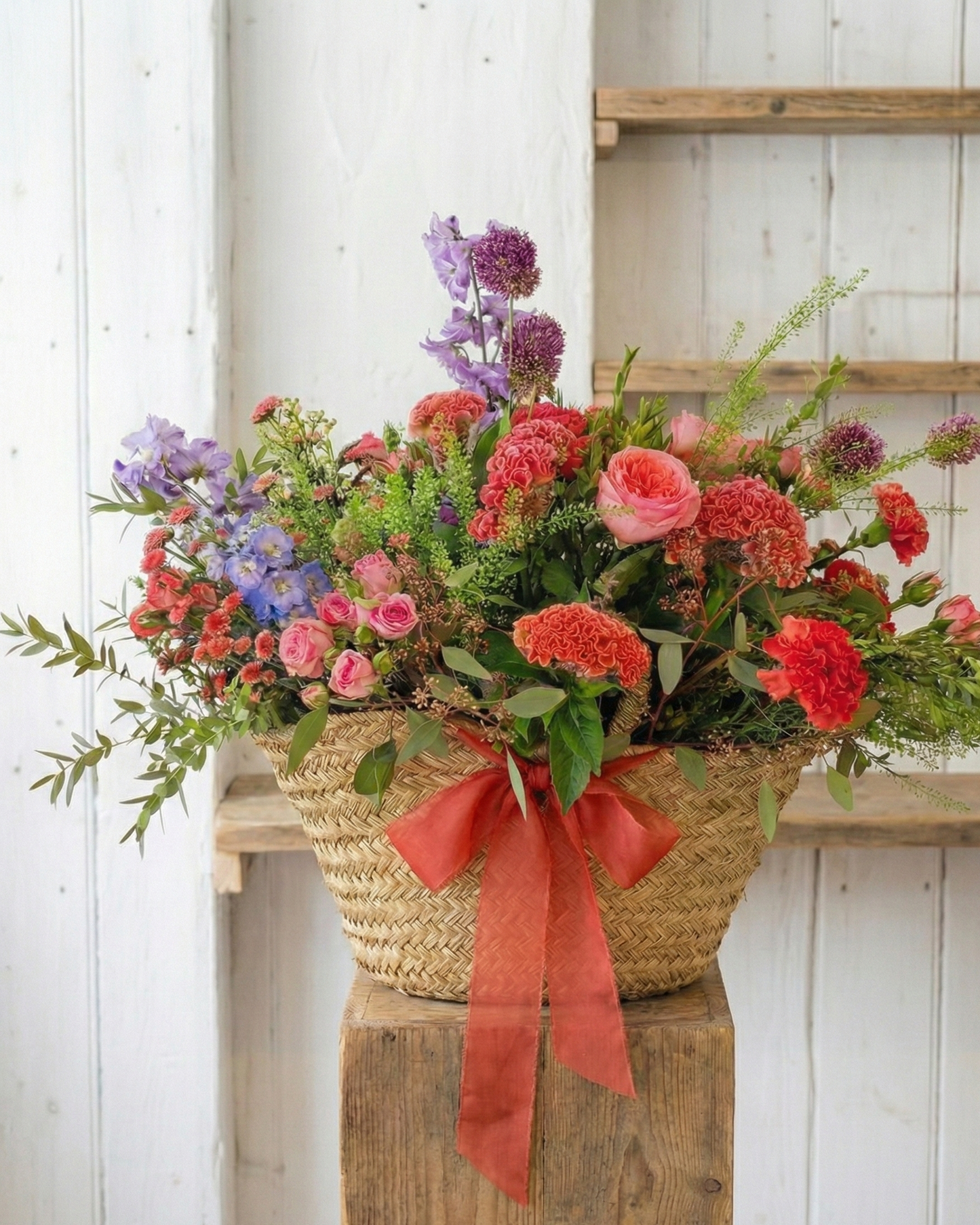 Capazo de flores de temporada