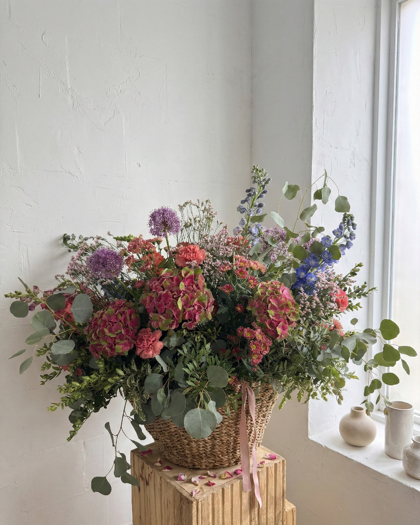 Capazo de flores de temporada