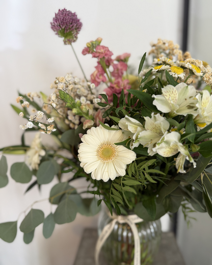 Jarrón de flores de temporada